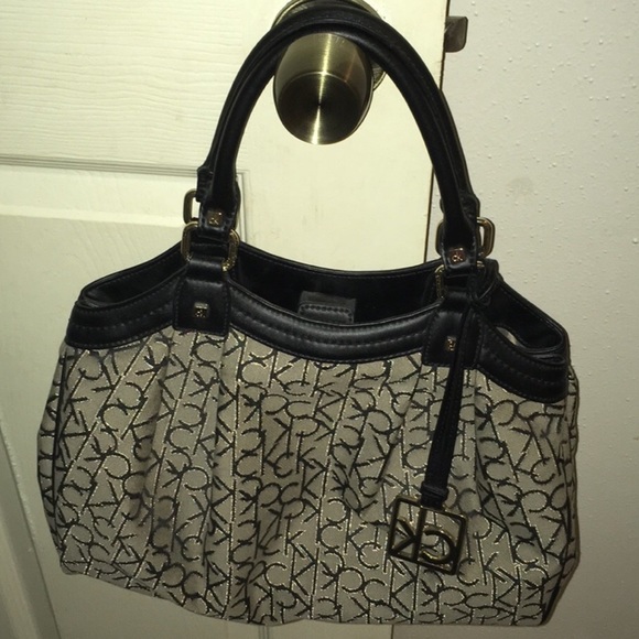 Calvin Klein Shoulder Purse - Picture 2 of 8